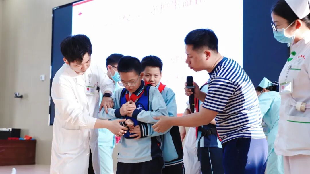 急救知识进校园,守护生命在身边——漳州第三医院走进龙溪学校开展急救科普活动