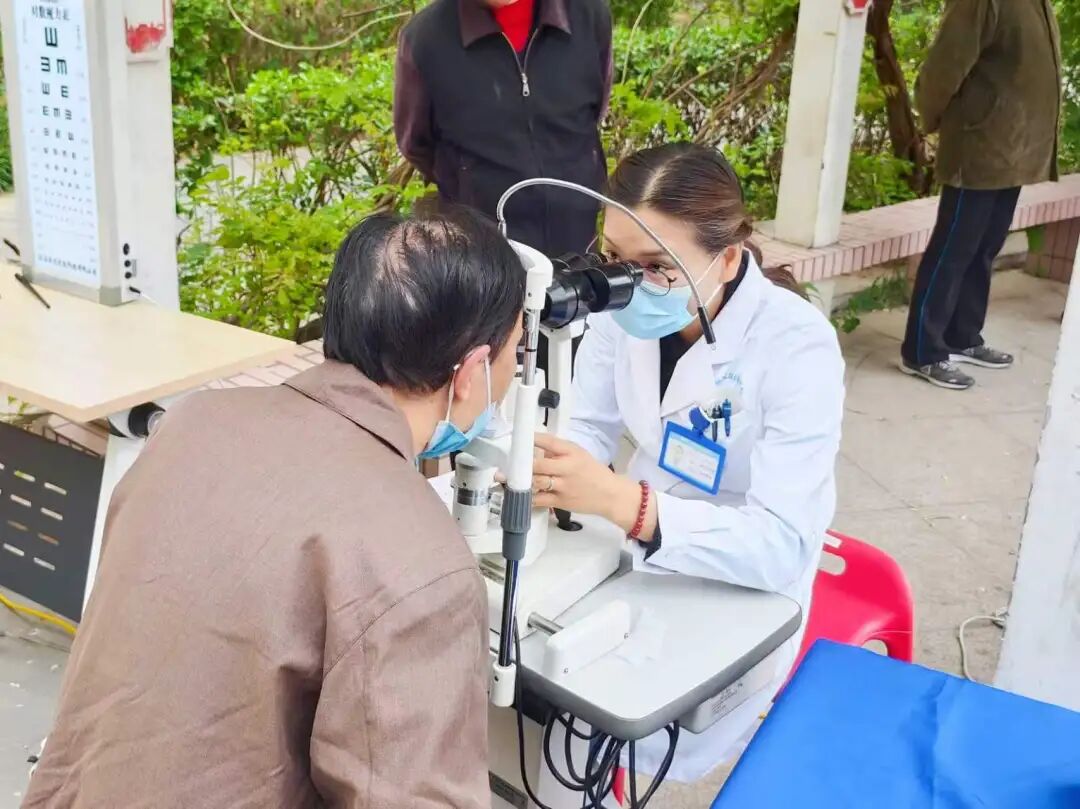 北京华厦民众眼科医院受邀走进世界村社区 专家呼吁：老年眼病早筛早诊早治
