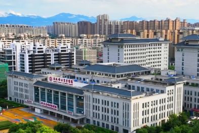 怪事上身，长出第三个乳房，还能出奶！