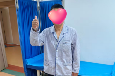 燕达医院胸外科李辉教授团队成功开展胸腔镜微创治疗，缓解食管多发巨大憩室患者的吞咽不适症状