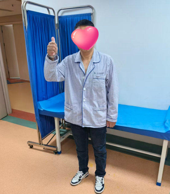 燕达医院胸外科李辉教授团队成功开展胸腔镜微创治疗，缓解食管多发巨大憩室患者的吞咽不适症状
