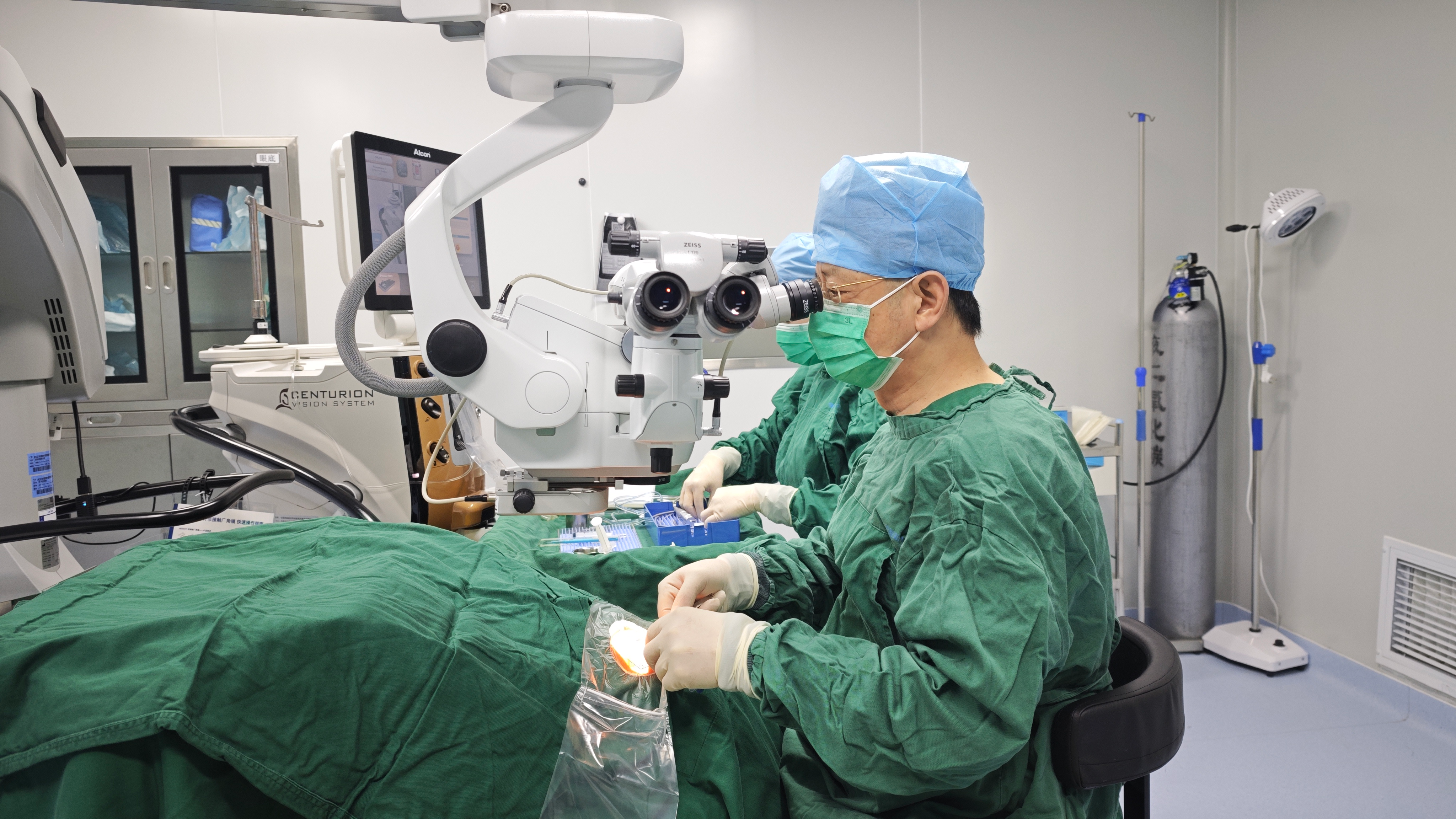 武汉华厦眼科医院成功为 86 岁「独眼」老人实施白内障手术