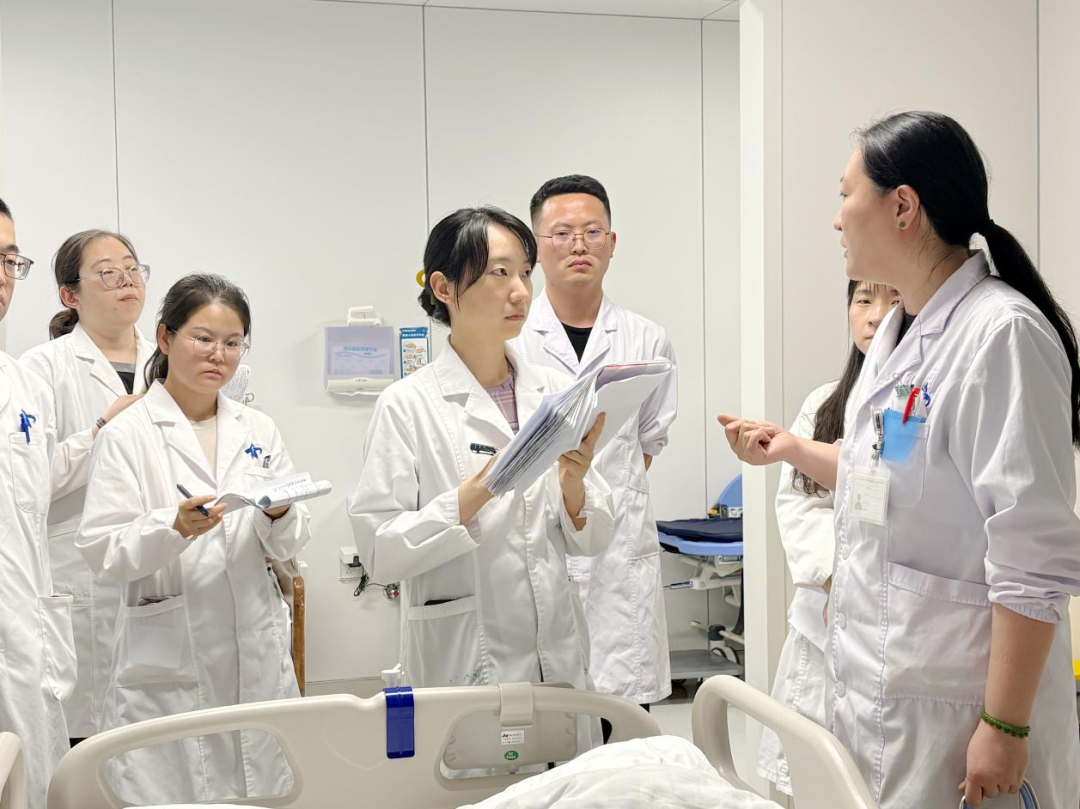 EF 值仅 35%！高龄老人心衰危重+股骨颈骨折，陆港院区多学科协作攻克难关