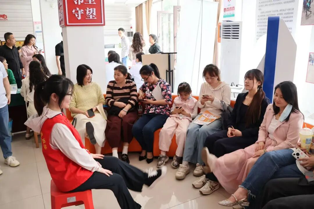 南大二附院携手红谷滩区卫生健康委、卫东街道打通健康服务最后一公里