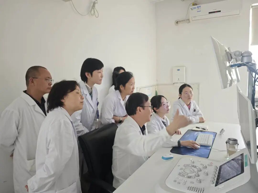 近 50 位中外医护相聚山城，开展聚焦超声前沿技术和临床方向培训