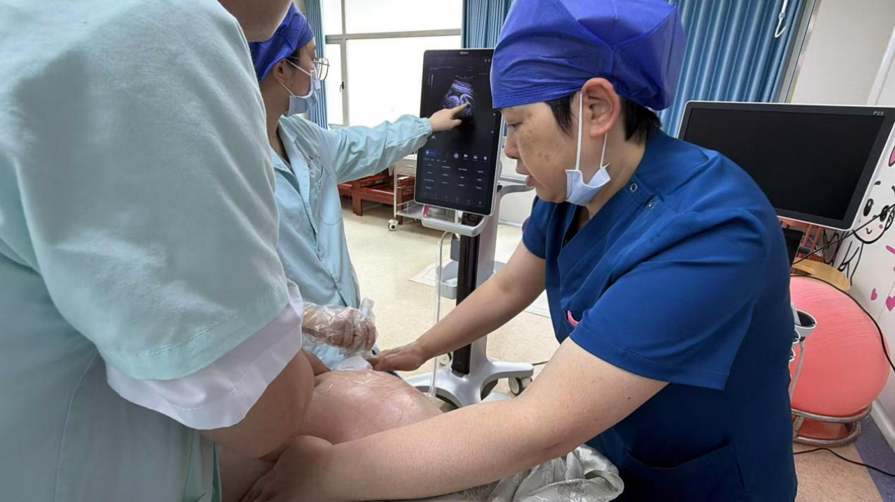 臀位宝宝「转正」了！南大二附院产科团队成功实施外倒转，助两位孕妈妈顺产圆梦