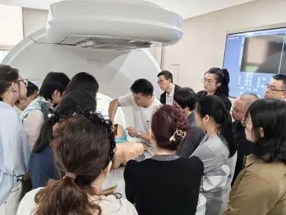 近 50 位中外医护相聚山城，开展聚焦超声前沿技术和临床方向培训
