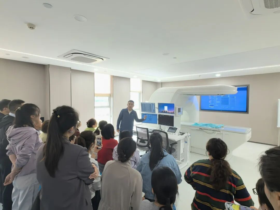 近 50 位中外医护相聚山城，开展聚焦超声前沿技术和临床方向培训