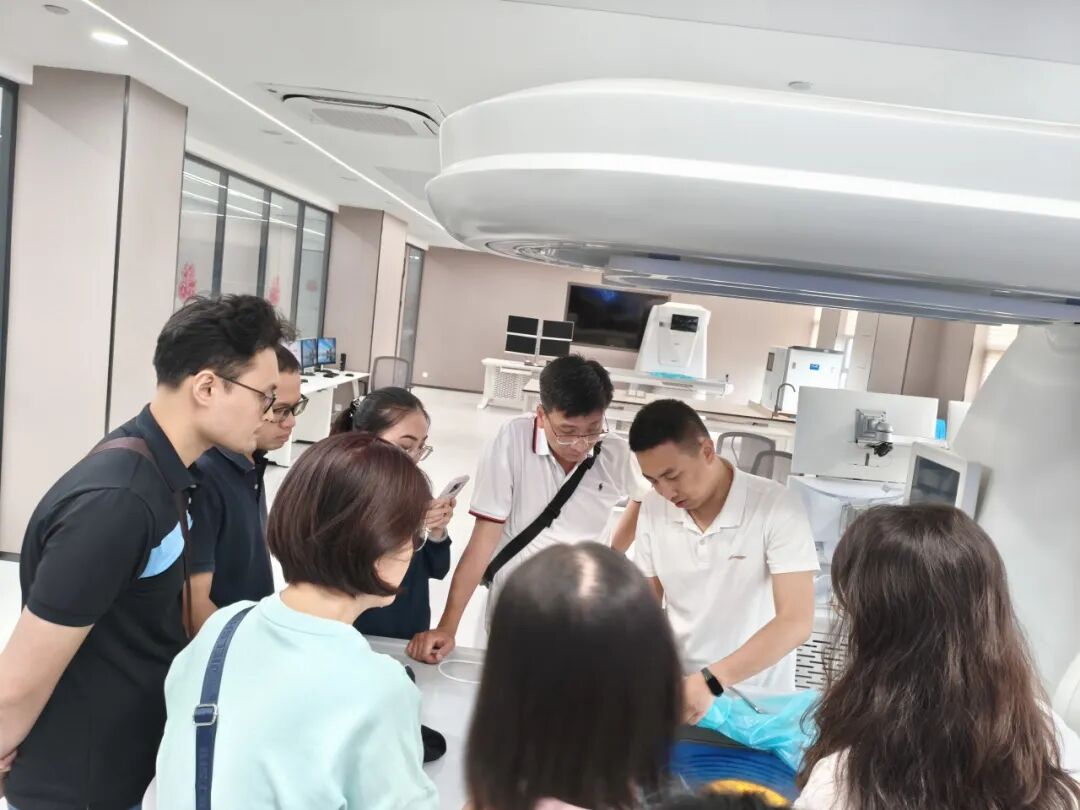 近 50 位中外医护相聚山城，开展聚焦超声前沿技术和临床方向培训