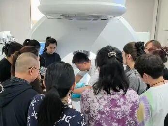 近 50 位中外医护相聚山城，开展聚焦超声前沿技术和临床方向培训