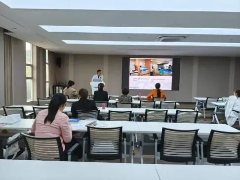 近 50 位中外医护相聚山城，开展聚焦超声前沿技术和临床方向培训