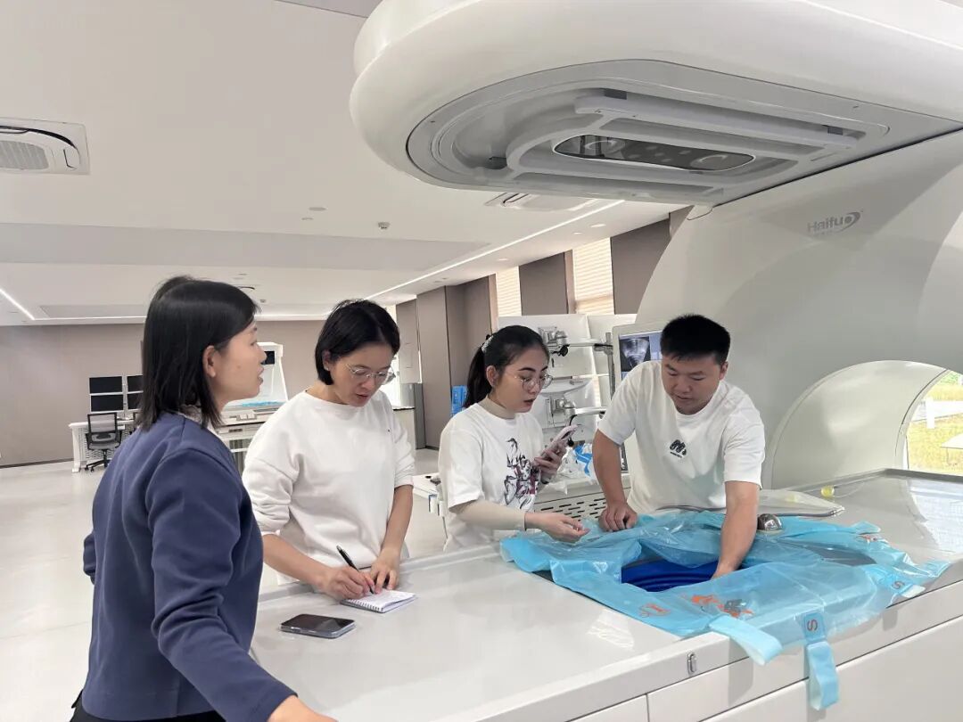 近 50 位中外医护相聚山城，开展聚焦超声前沿技术和临床方向培训