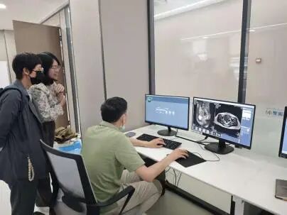 近 50 位中外医护相聚山城，开展聚焦超声前沿技术和临床方向培训