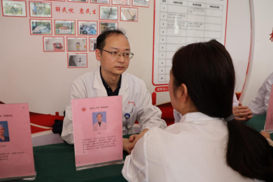 南大二附院携手红谷滩区卫生健康委、卫东街道打通健康服务最后一公里