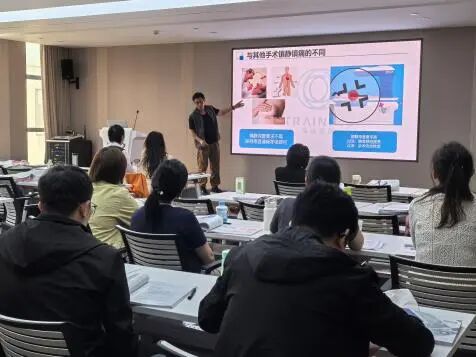 近 50 位中外医护相聚山城，开展聚焦超声前沿技术和临床方向培训