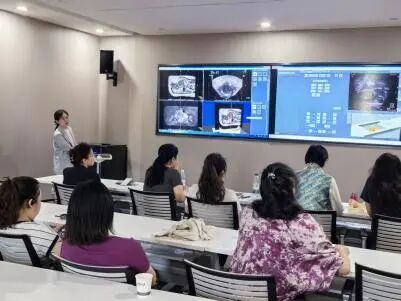 近 50 位中外医护相聚山城，开展聚焦超声前沿技术和临床方向培训