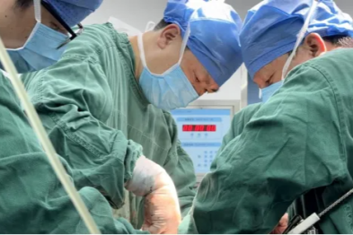【守护健康】花季少女腹中藏 12 cm 巨大肿瘤，我院胃肠外科成功「拆弹」