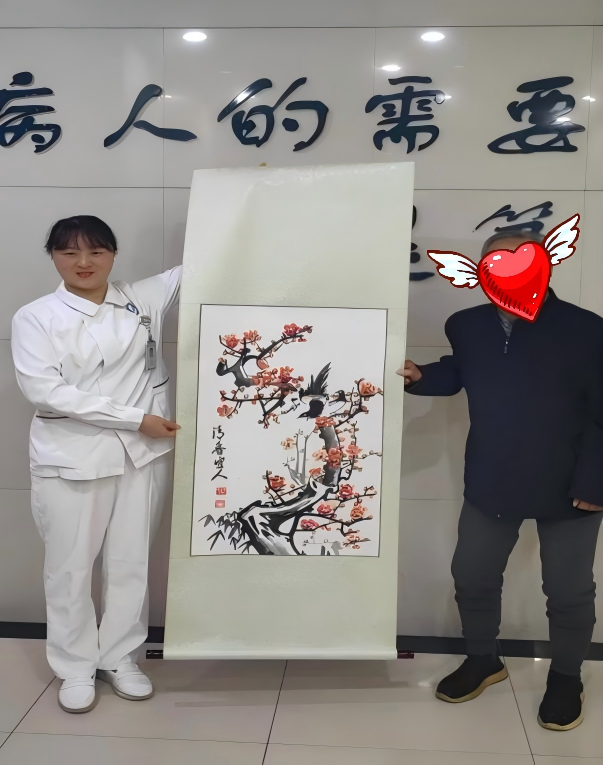 一幅普通的手绘梅花，藏着最真挚的医患情