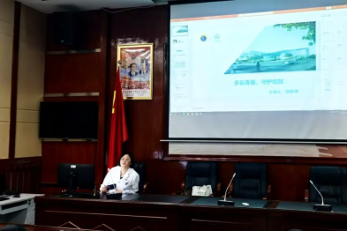 西藏阜康医院副主任医师段珍华，在西藏军区拉萨八一学校开展青春期生理卫生知识讲座