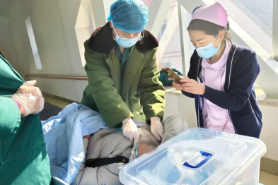 聊医故事 | 寒冬天桥暖心守护，医者仁心彰显担当