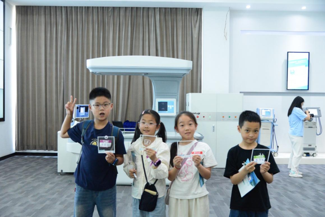 杨公桥小学亲子家庭探秘超声科技，播撒科学种子