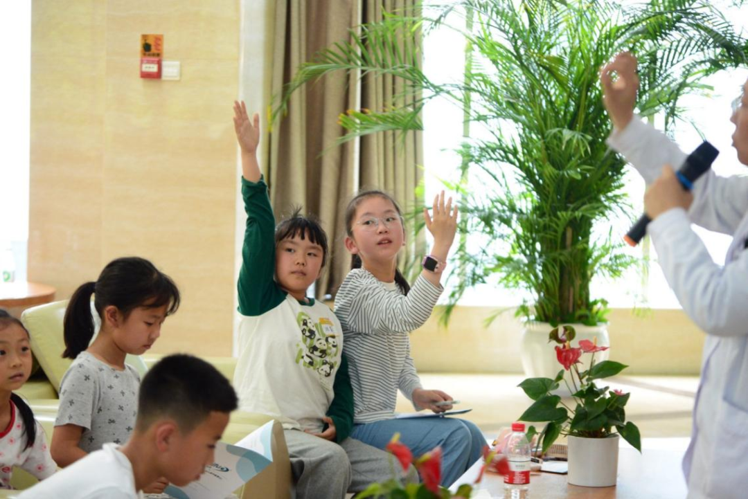 杨公桥小学亲子家庭探秘超声科技，播撒科学种子