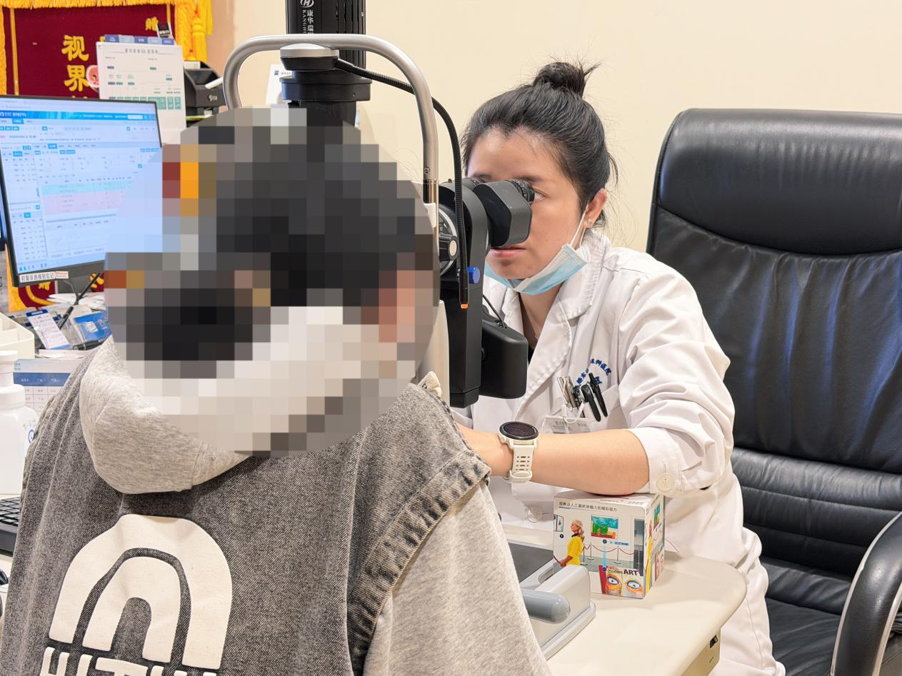 3 年 4 次手术，20 岁女孩与罕见眼病的抗争之路