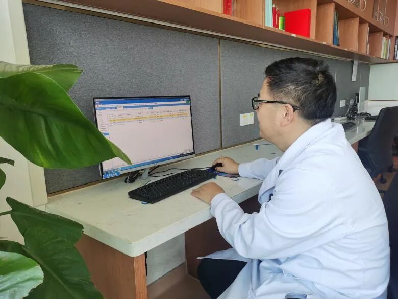 手持仁术，胸怀仁心——专访普外科李凯琅主任