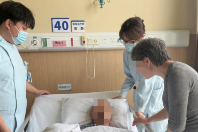 暖心施救！护士食堂偶遇患者就餐卡喉，争分夺秒上演生命急救