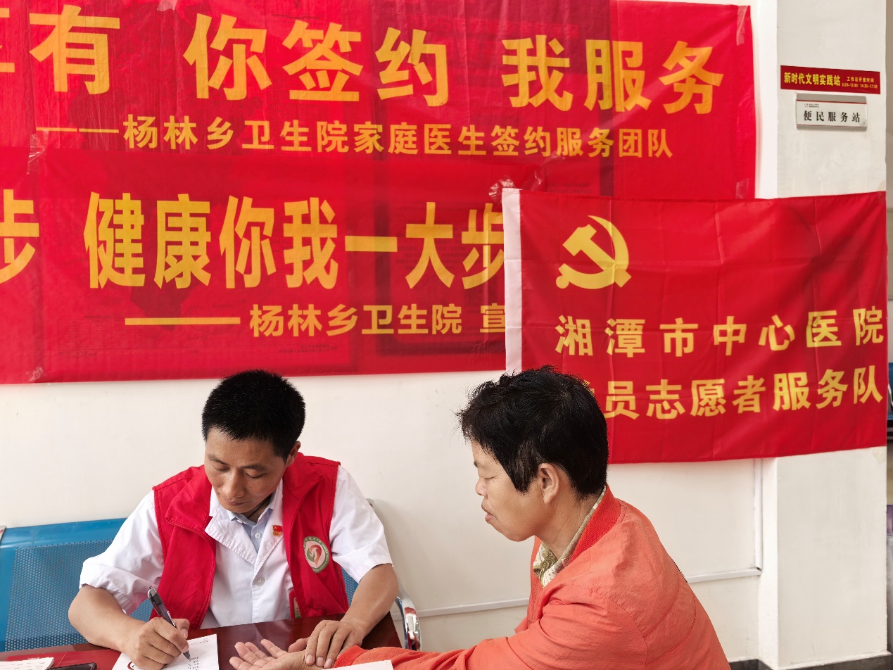 中医科普进乡村,党员志愿暖民心