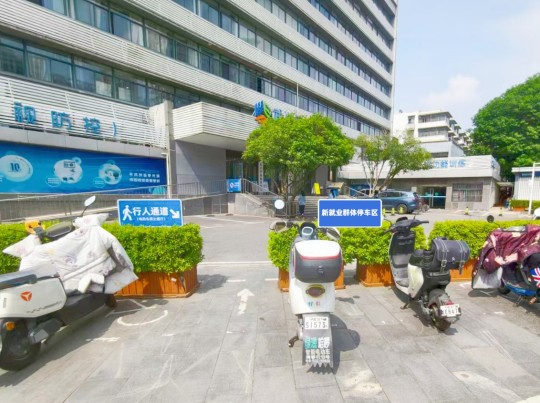武汉普瑞眼科医院「骑手门诊」暖心上线,守护城市奔跑者眼健康