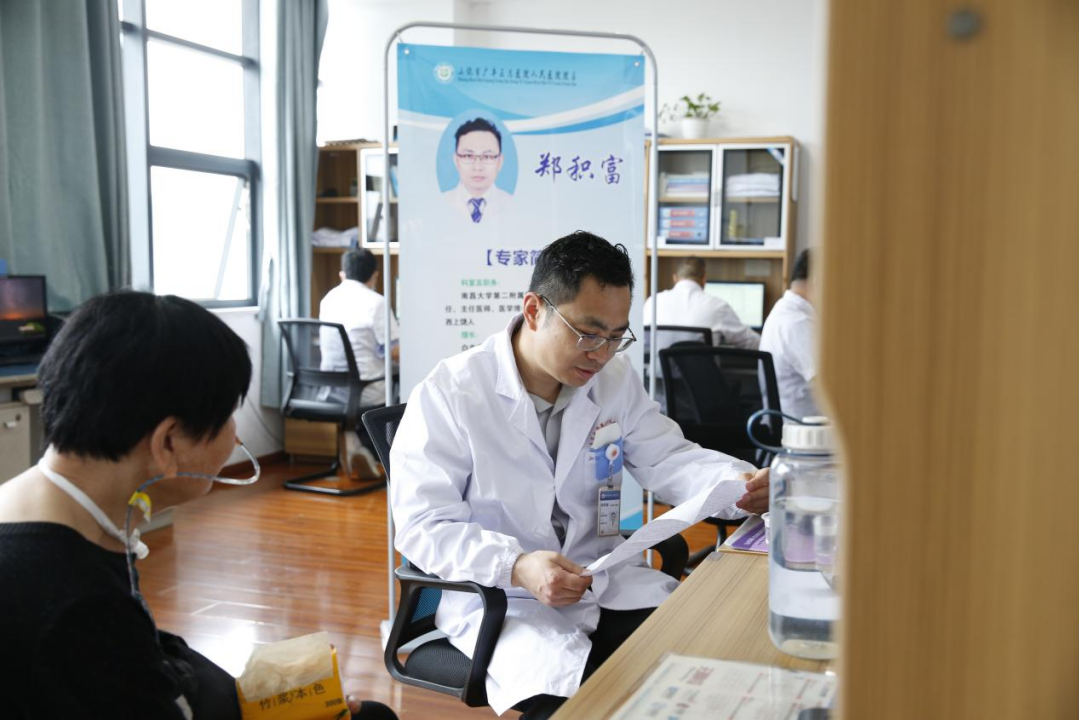 南大二附院与广丰区人民医院共建紧密型医联体签约揭牌暨大型义诊活动圆满举行