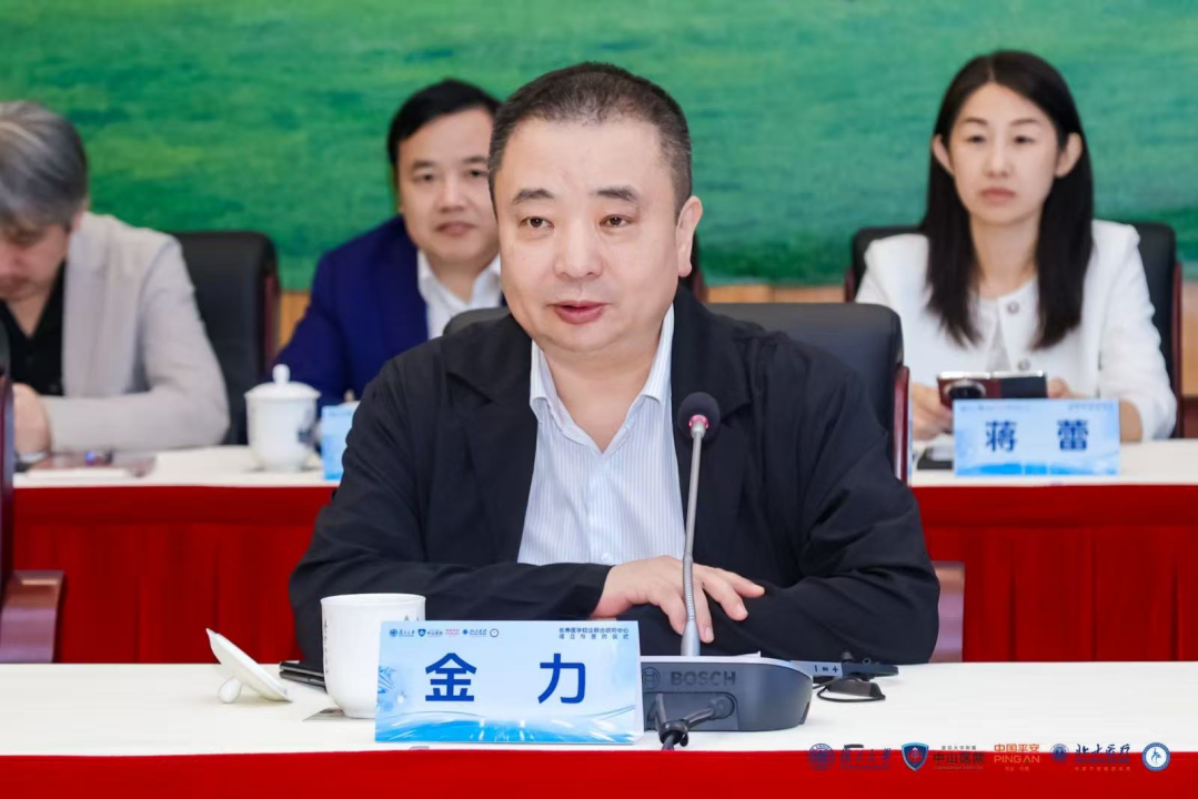 产学研合作助力"健康老龄化" , 复旦大学、中山医院、北大医疗携手成立"长寿医学校企联合研究中心"