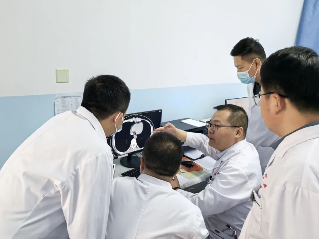 医路仁心·聊医纪 | 我院援青专家侯旭：3300 米高原上的生命答卷，做扎根雪域的「生命树」