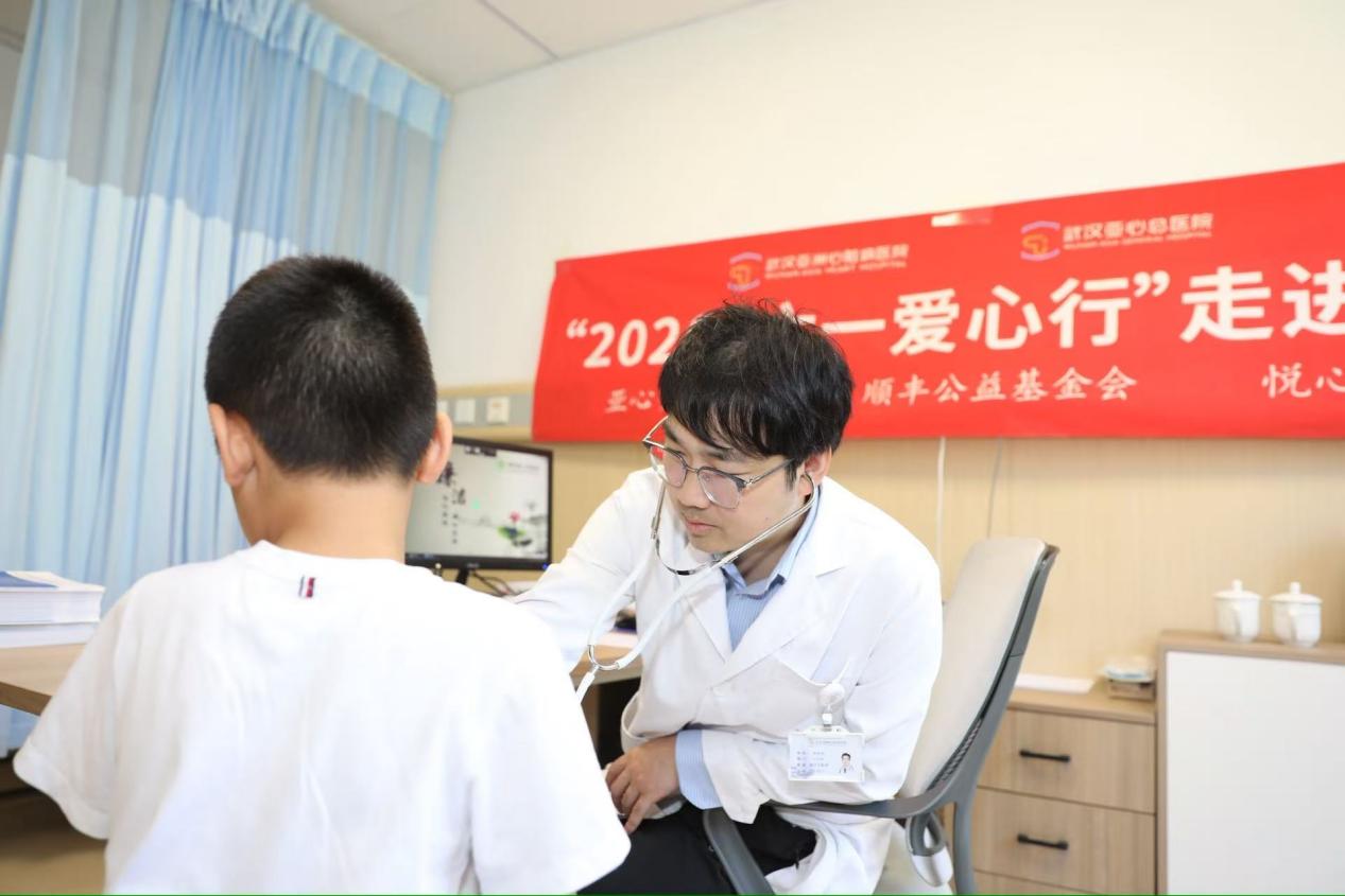 全国政协委员谢俊明带队赴浙开展「六一爱心行」 把优质医疗送到侨乡群众家门口