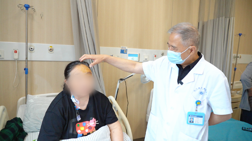 眉毛上动刀，四川蓝生脑科医院神经外科医生巧拆患者颅内「炸弹」