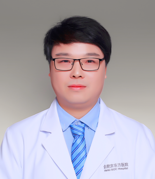 骑车摔一跤 20 年的「老关节」碎了!医生妙手「拼骨」,避免一场大翻修
