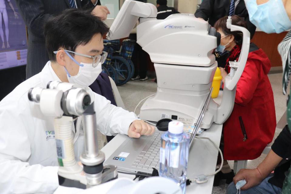 爱尔眼科发布「AI 眼科管理体系」 布局全人群、全链条数字眼科生态