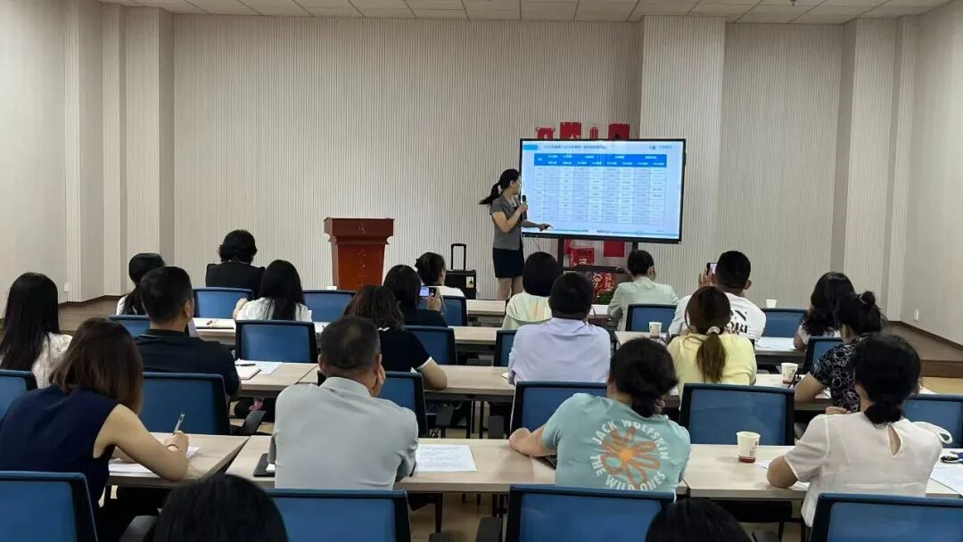 迎全国爱眼日|宜昌华厦眼科护眼科普走进宜昌各大中小学,守护孩子清晰视界!!