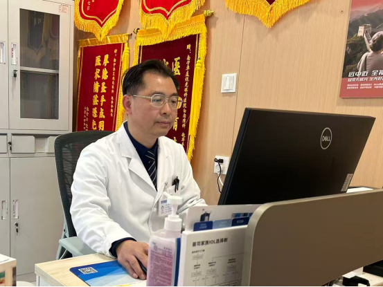 甲亢+糖尿病又遇白内障!58 岁阿姨的手术闯关记