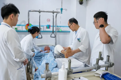八旬老人久受膝痛折磨！泗阳中医院关节置换助力康复