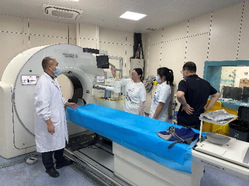 南昌大学二附院医学影像中心开展省内首台机器人穿刺导航定位专项培训
