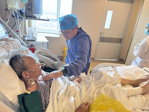 74 岁老人冠脉严重堵塞 合肥京东方医院微创搭桥助其重获「心」生