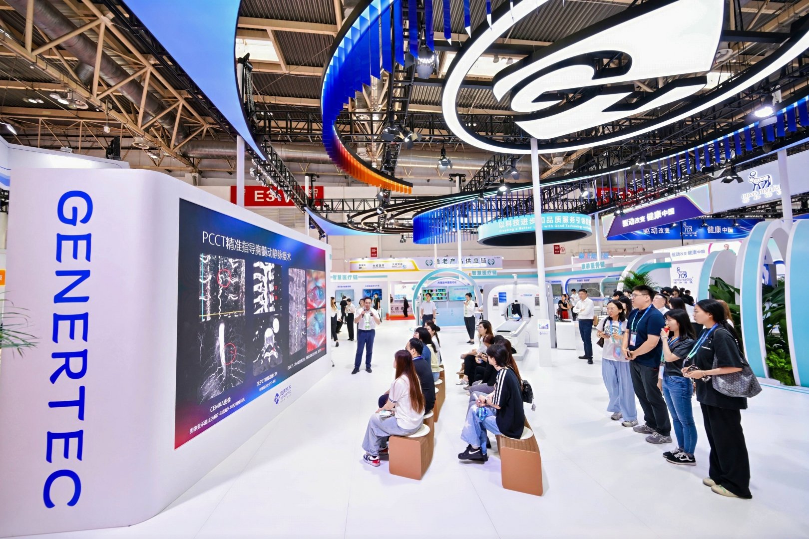 通用技术健管公司亮相第四届链博会重磅发布三大 AI 产品