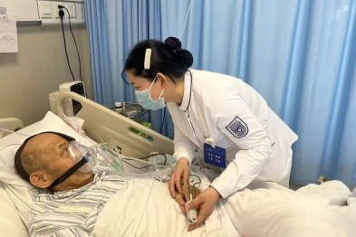 精术守呼吸，仁心暖病房——李丽