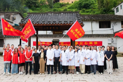 追寻万里足迹  赓续公心医脉——联合义诊走进龙泉大窑村