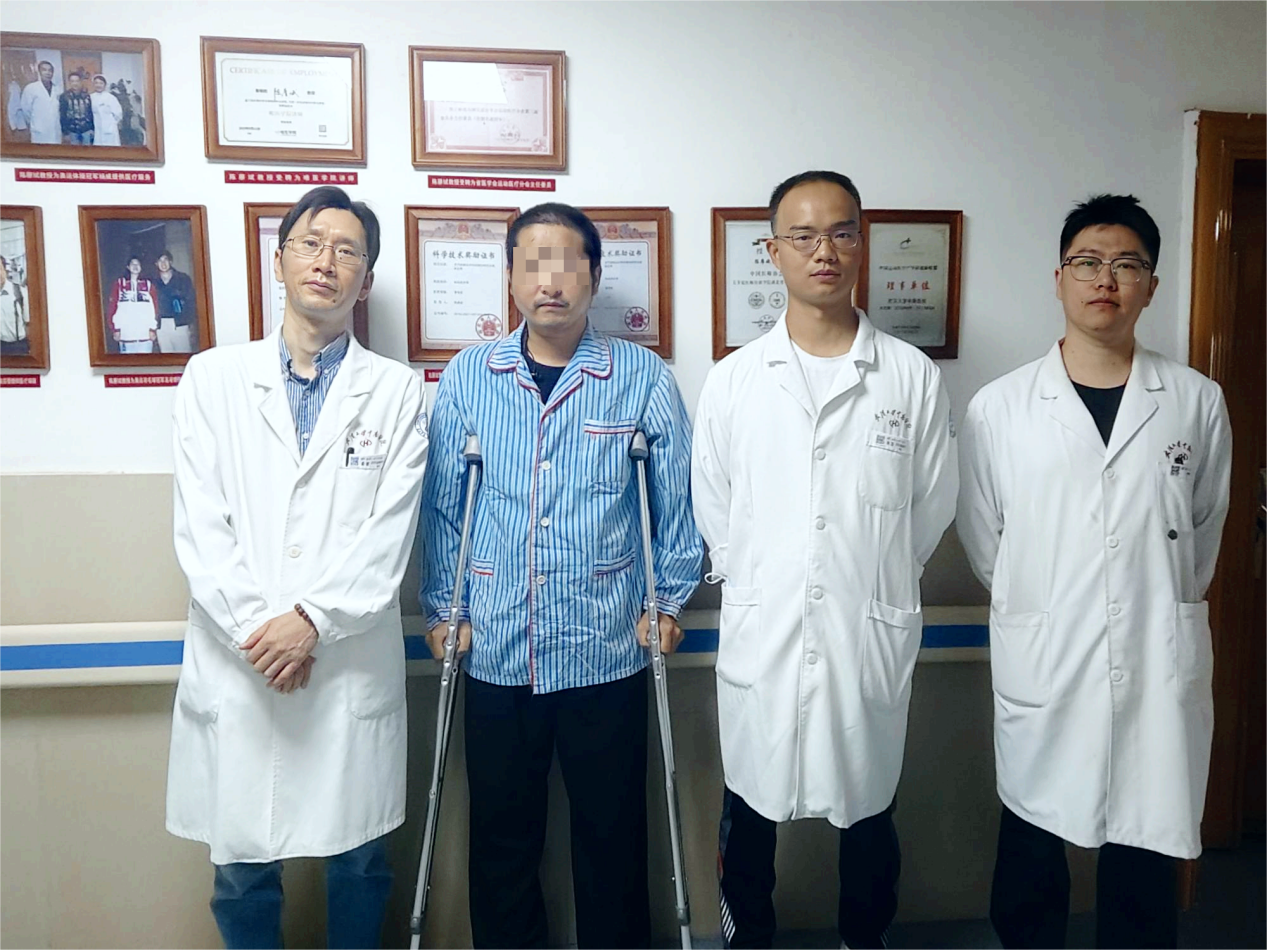 强直性脊柱炎 20 年关节「焊死」 双髋置换助男子重新迈步