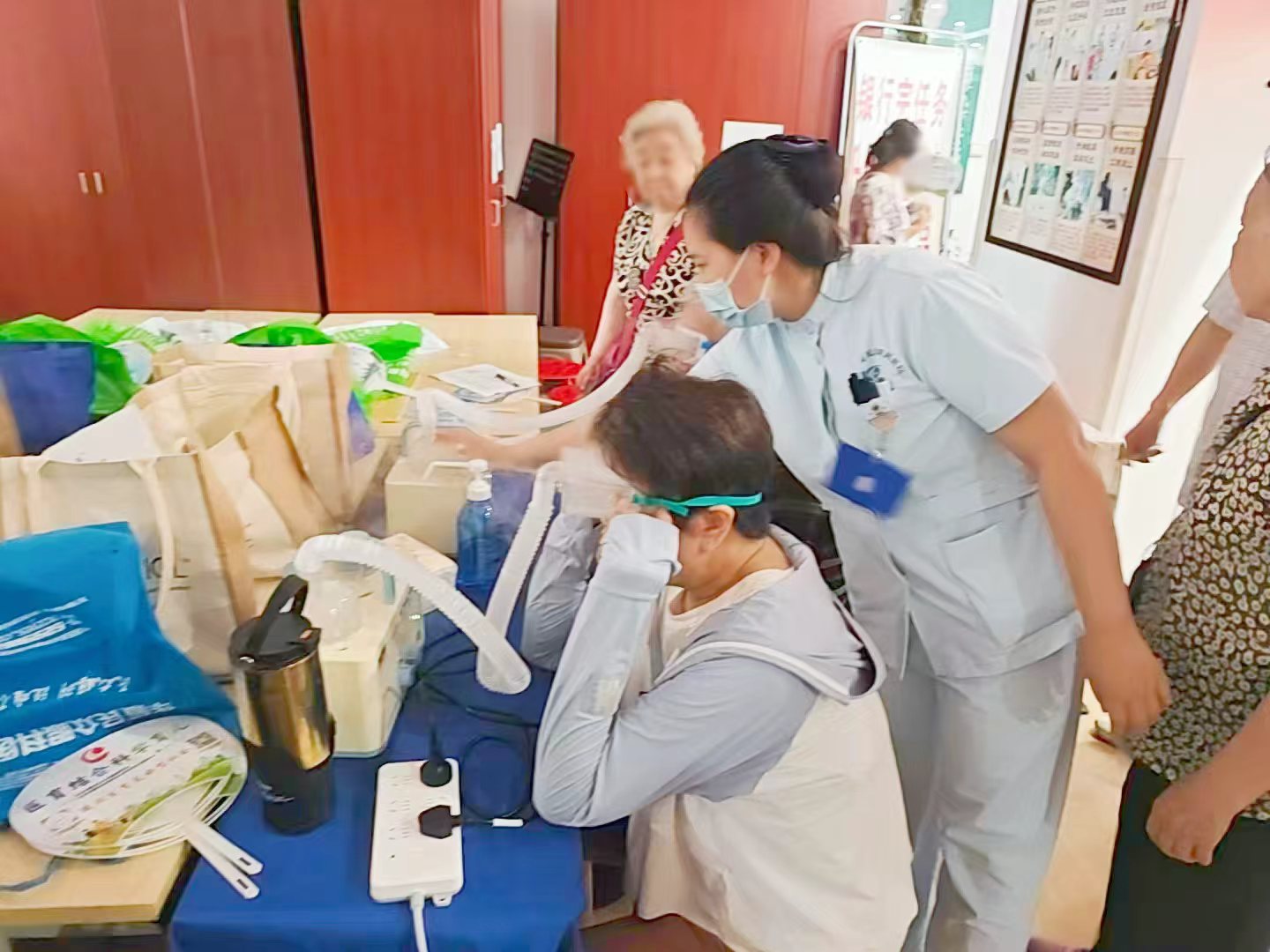 「十五五」开局之年聚焦「一老一小」北京华厦民众眼科医院眼健康关爱活动走进大屯街道养老驿站