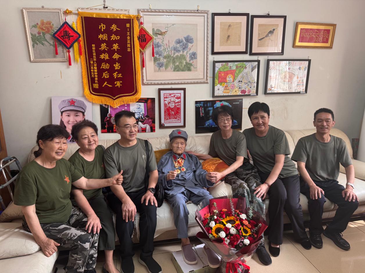 红色血脉 情暖百岁功臣|成都京东方医院开展专项义诊致敬长征女红军王全英