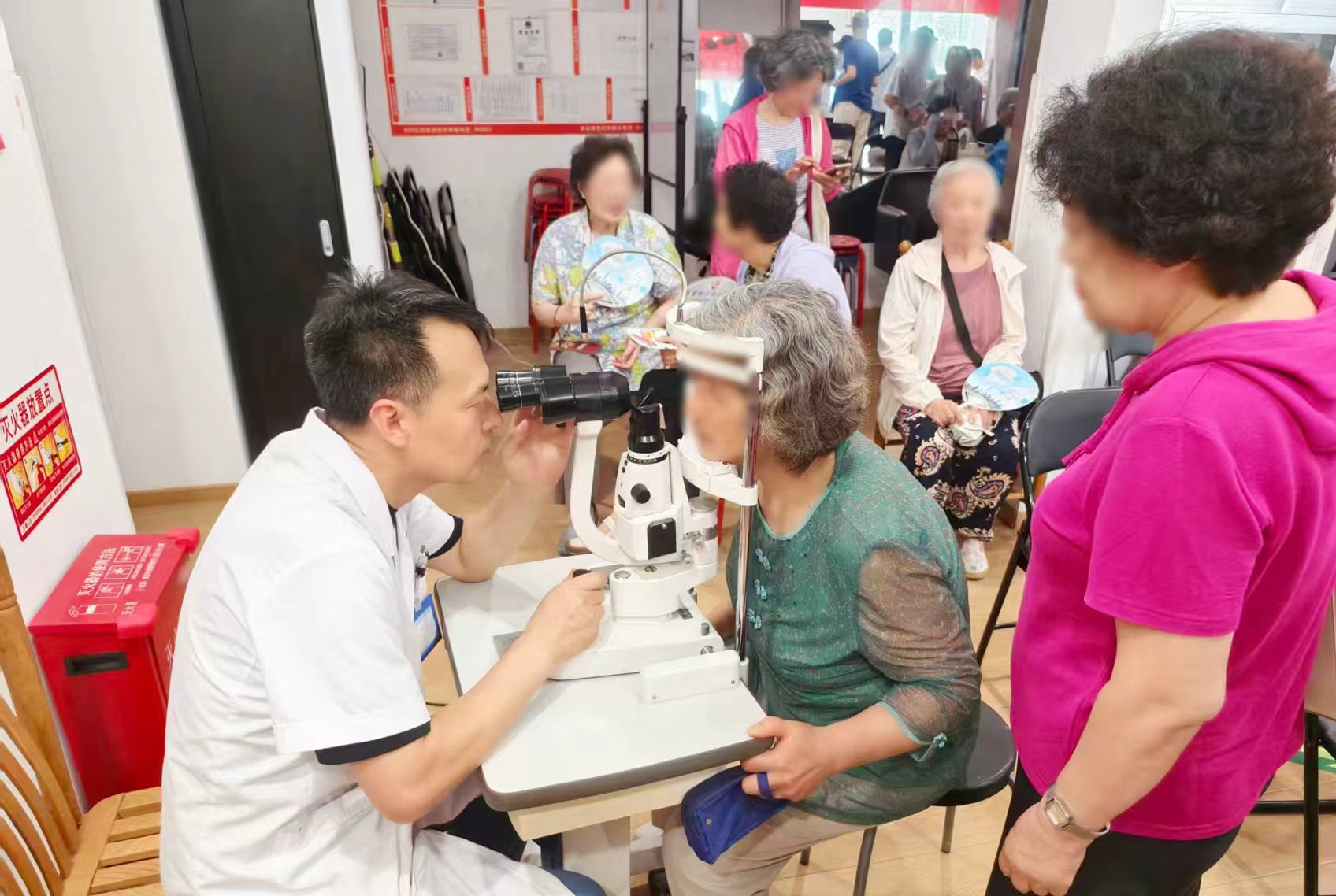 「十五五」开局之年聚焦「一老一小」北京华厦民众眼科医院眼健康关爱活动走进大屯街道养老驿站